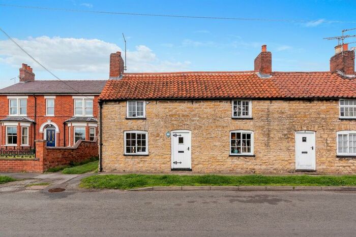 4 Bedroom Cottage For Sale In Jubilee Terrace, Ingham, Lincoln, LN1