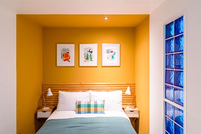 2 Bedroom Flat For Sale In Holgate Road, York, YO24