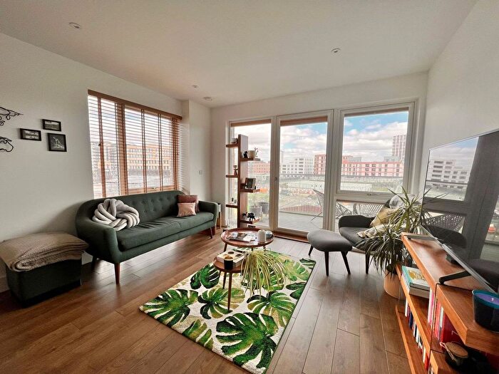 2 Bedroom Flat To Rent In Bramble Path, Thorpe Court, E3