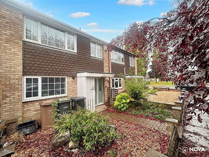 3 Bedroom Terraced House For Sale In Bracklesham Gardens, Stopsley, LU2