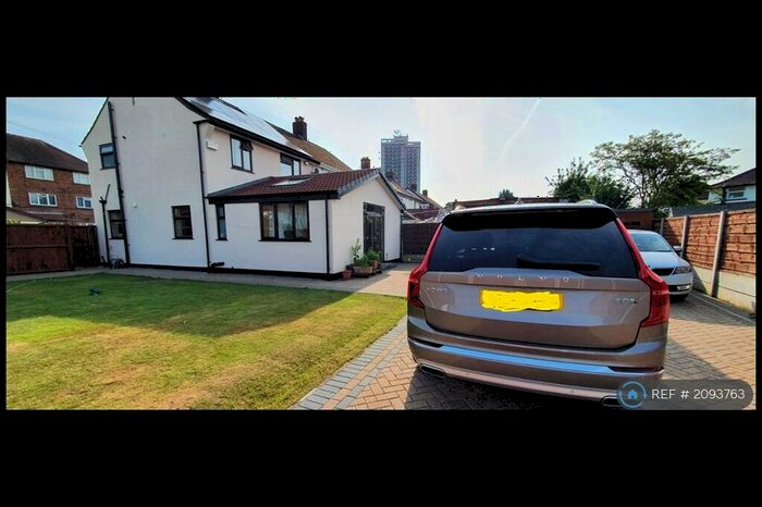 3 Bedroom Semi-Detached House To Rent In Cherry Tree Walk, Stretford, Manchester, M32