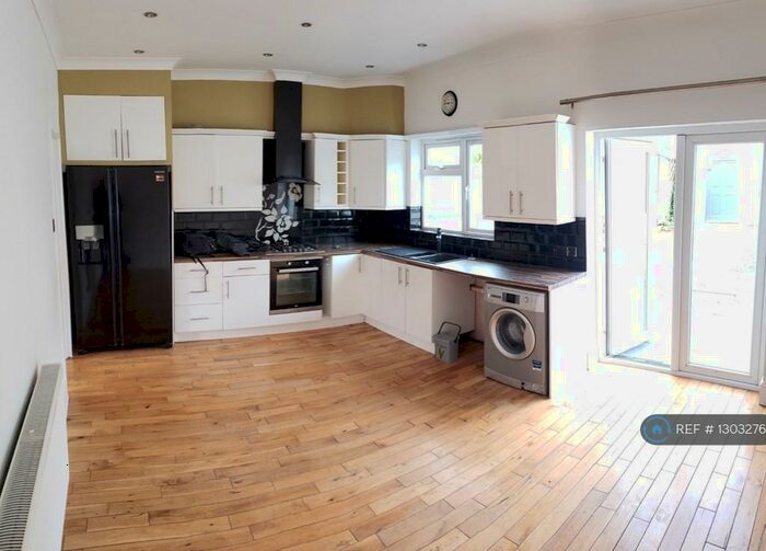 3 Bedroom Terraced House To Rent In Derrick Road, Bristol, BS15