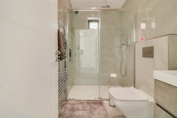 4 Bedroom Semi-Detached House To Rent In Hawthorne Avenue, Harrow, HA3