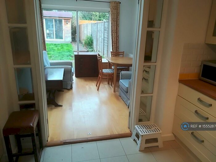 2 Bedroom Flat To Rent In Azalea Avenue, Kidlington, OX5