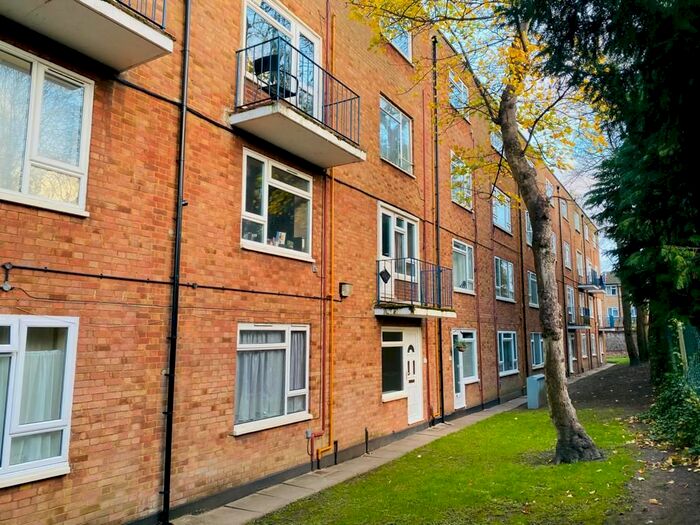 1 Bedroom Maisonette To Rent In Viceroy Court, Dunstable, LU6