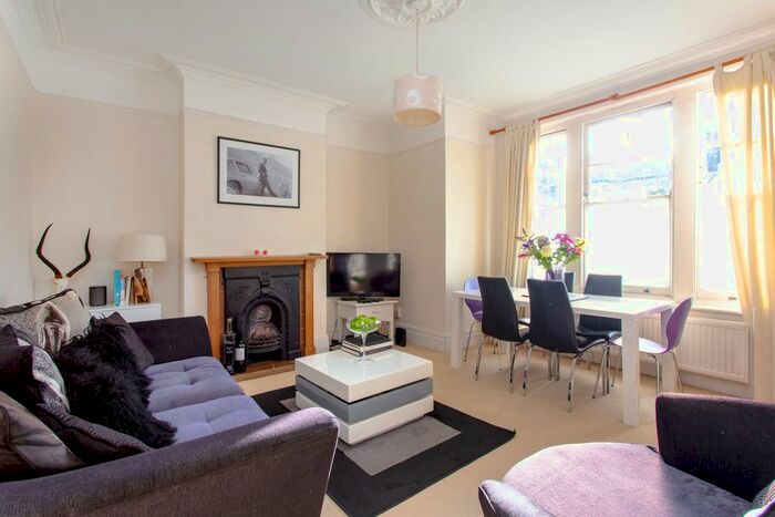 1 Bedroom Flat To Rent In Marius Road, London, SW17
