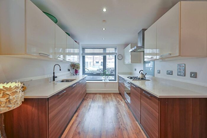 1 Bedroom Flat For Sale In Elbe Street, Fulham, London, SW6