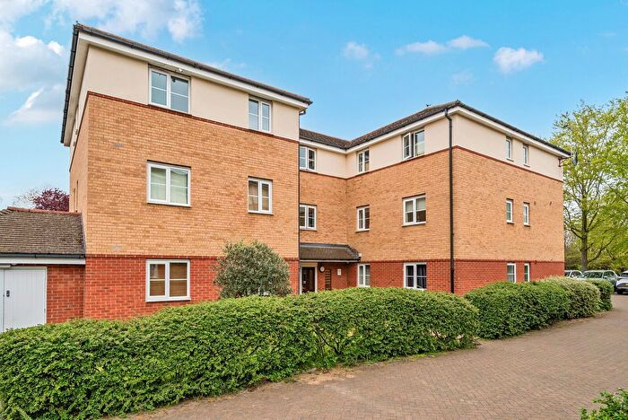 2 Bedroom Flat For Sale In Sherriff Close, Esher, KT10