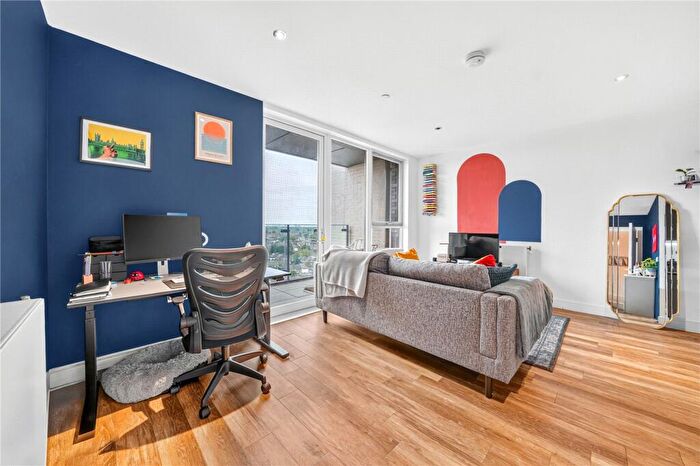 1 Bedroom Flat For Sale In Track Street, Walthamstow, London, E17