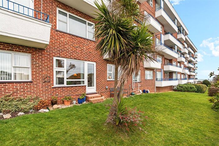 3 Bedroom Flat For Sale In Cliff Road, Eastbourne, BN20