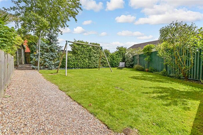 4 Bedroom Semi-Detached House For Sale In Tilden Close, High Halden, Kent, TN26