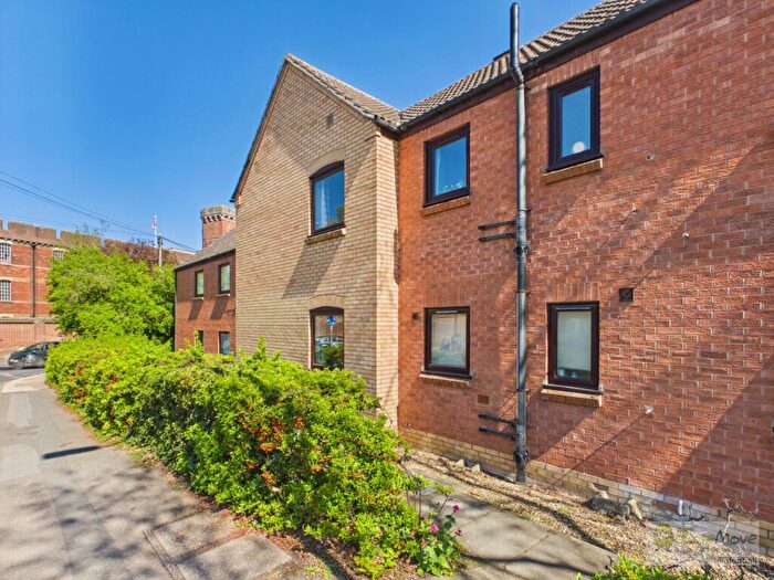 2 Bedroom Flat For Sale In Prince Of Wales Close, Bury St Edmunds, IP33