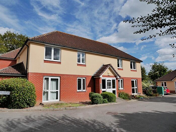 2 Bedroom Flat For Sale In Oxford Road, Calne, SN11