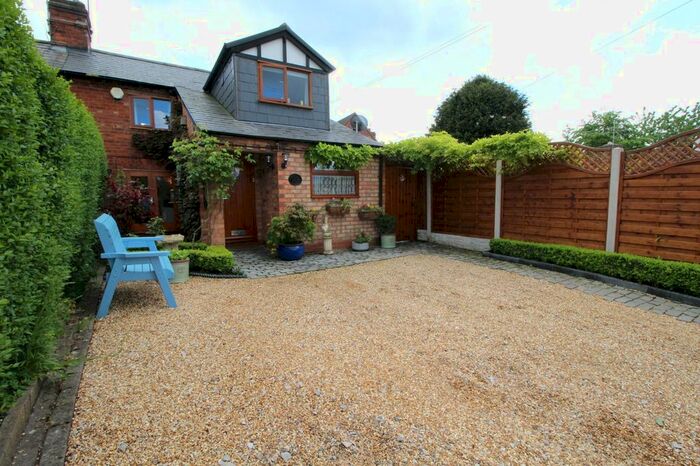 3 Bedroom End Of Terrace House To Rent In Littleheath Lane, Lickey End, Bromsgrove, Worcestershire, B60