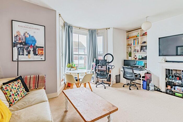 1 Bedroom Flat For Sale In Pelham Place, Seaford, BN25