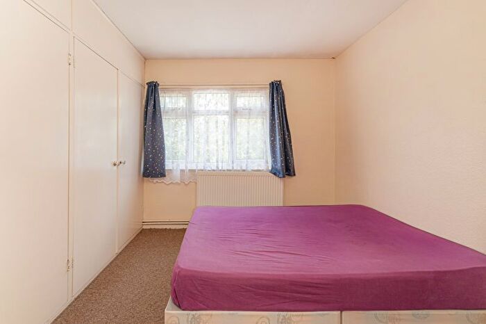 4 Bedroom Detached House For Sale In Scotland Green Road North, Enfield, EN3