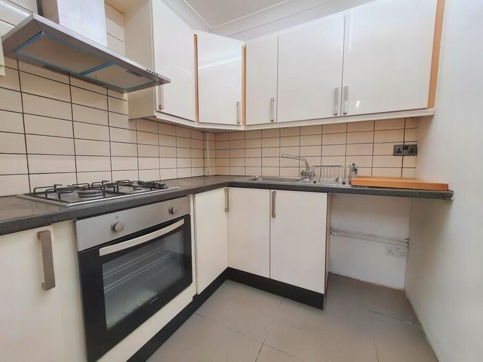 Terraced House To Rent In Park Mead, Harrow, HA2