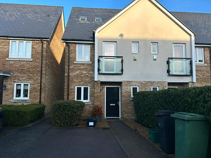 3 Bedroom End Of Terrace House To Rent In Parkview Way, Epsom, Surrey, KT19
