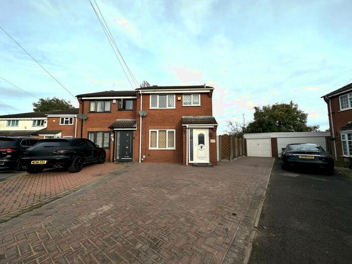 3 Bedroom Semi-Detached House To Rent In Fellbrook Close, Stechford, B33