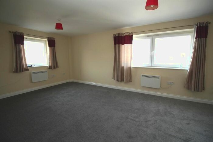 2 Bedroom Flat To Rent In Tufton Street, Ashford, TN23