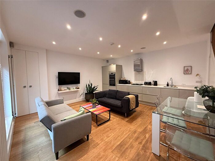 2 Bedroom Semi Detached House To Rent In Rosebery Mews, Rosebery Road, London, N10