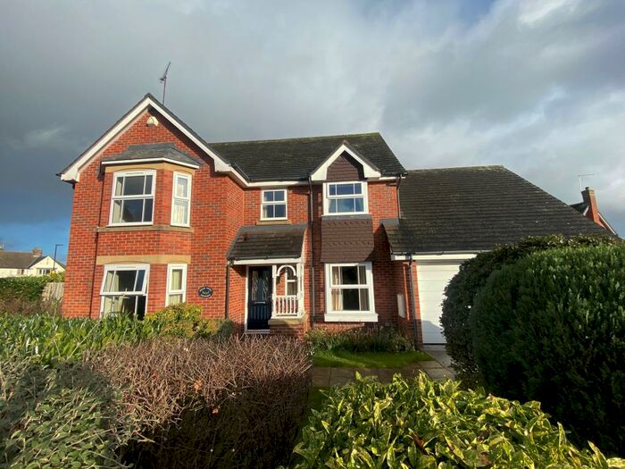3 Bedroom Detached House To Rent In Sadler Way, Leeds, LS16