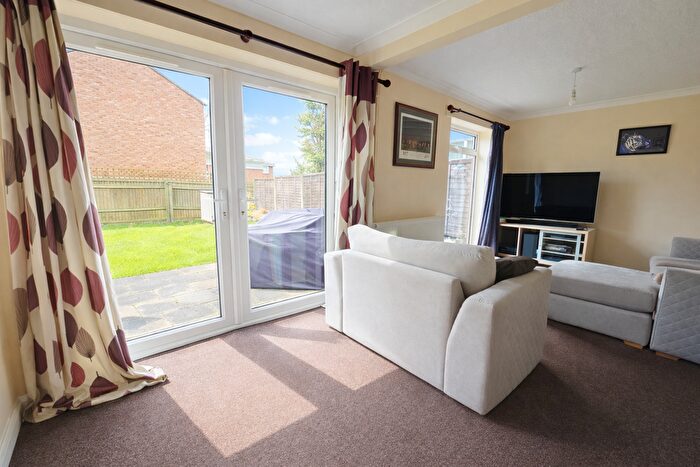 4 Bedroom Semi Detached House To Rent In Glencoe Road, Bushey, WD23