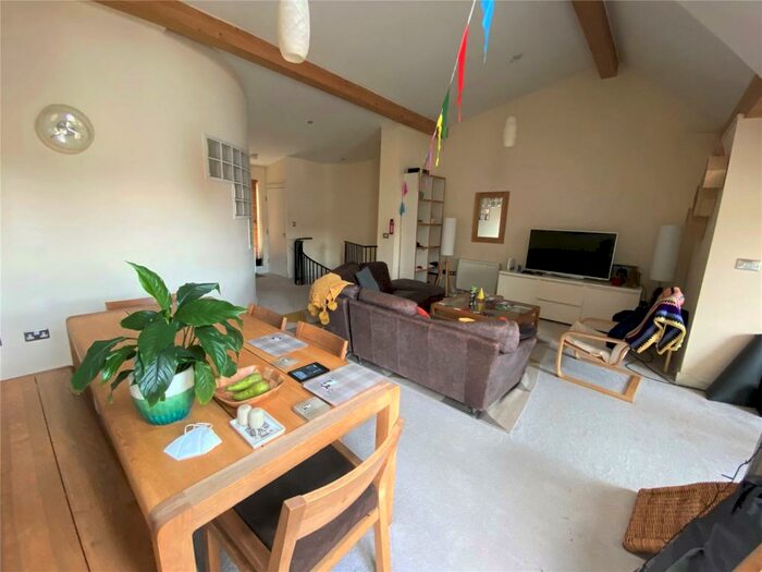 3 Bedroom Apartment To Rent In Hope Drive, Nottingham, NG7