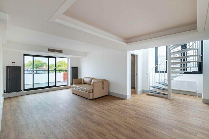 3 Bedroom Apartment To Rent In Drayton Gardens, Chelsea, SW10