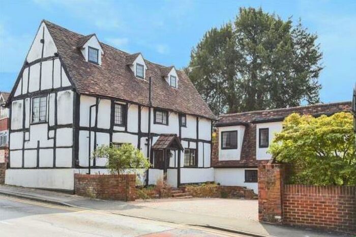 2 Bedroom Apartment To Rent In Barkham Road, Wokingham, RG41