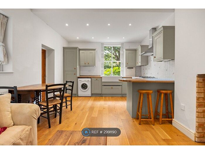 2 Bedroom Flat To Rent In Cranworth Gardens, London, SW9