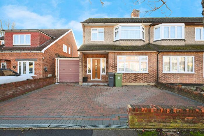 3 Bedroom Semi Detached House For Sale In Grenville Avenue, Broxbourne, EN10