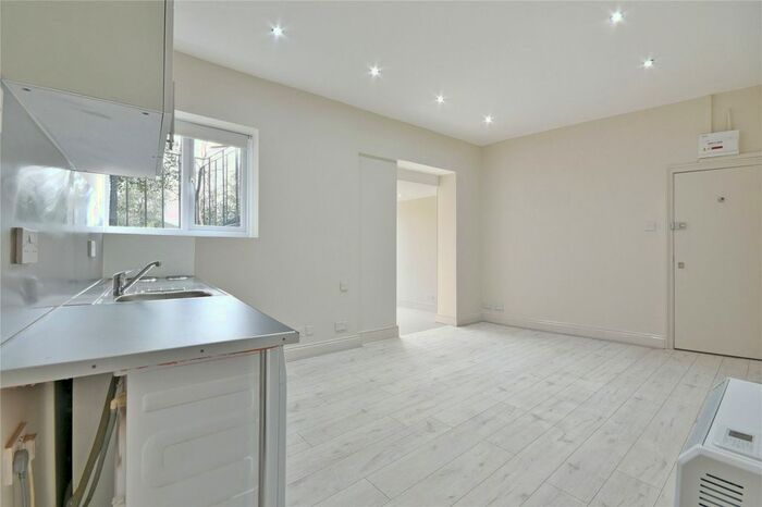 1 Bedroom Flat To Rent In Pellatt Grove, Wood Green N22