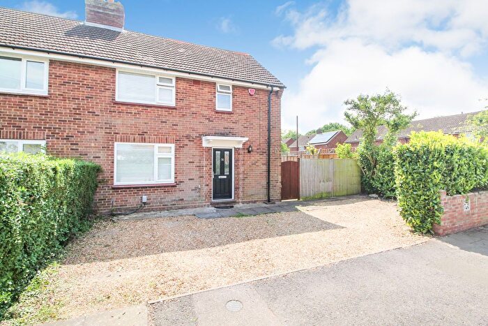 3 Bedroom Semi-Detached House For Sale In Barton Road, Bedford, MK42