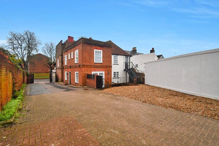 1 Bedroom Apartment For Sale In High Street, Rainham, Gillingham, ME8