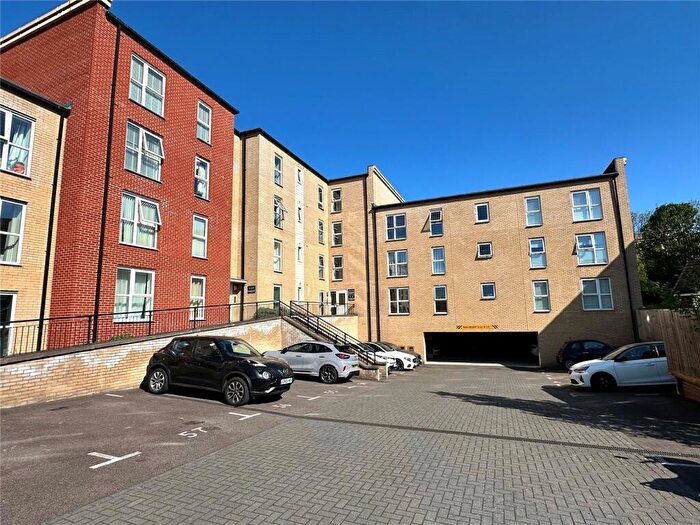 2 Bedroom Apartment For Sale In Broadhurst Place, Basildon, Essex, SS14