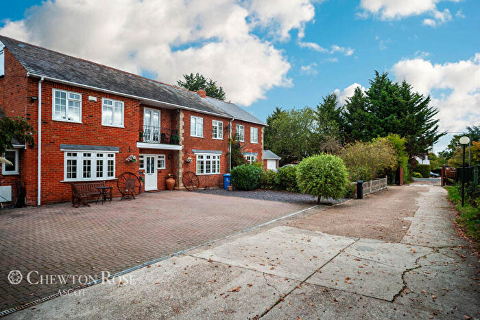 5 Bedroom Character Property For Sale In Bracknell Road, Bracknell, RG42