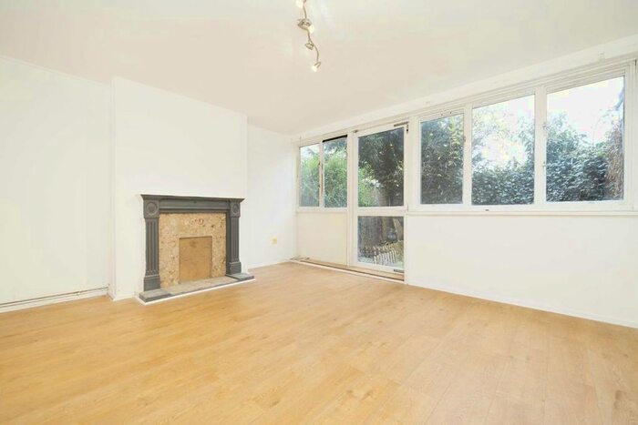 2 Bedroom Flat To Rent In Smithy Street, London, E1