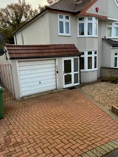 3 Bedroom Semi-Detached House To Rent In Eversley Avenue, Barnehurst, DA7