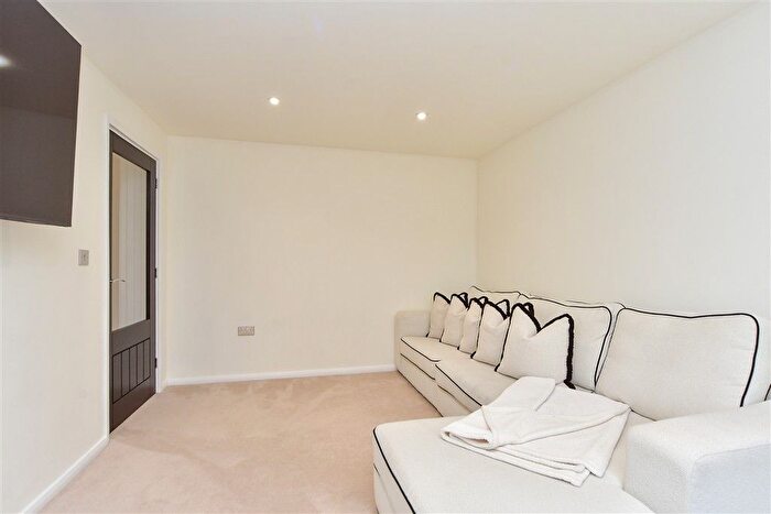 5 Bedroom Detached House For Sale In Beechwood Drive, Meopham, Kent, DA13