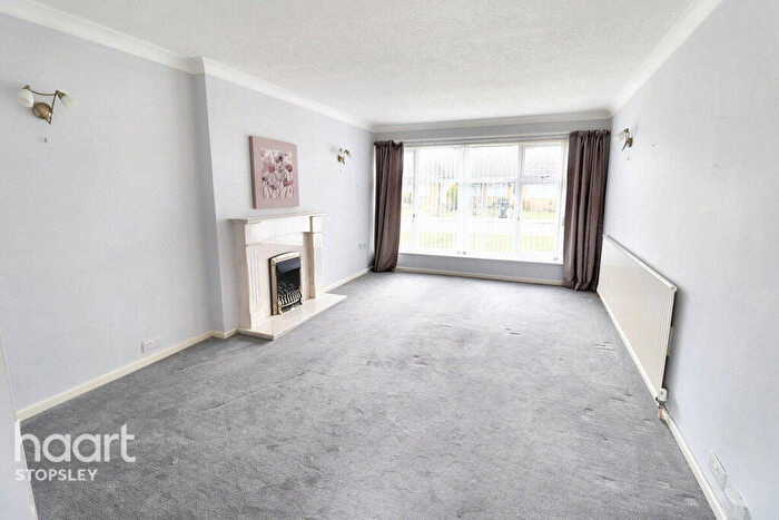 3 Bedroom Chalet For Sale In Langford Drive, Luton, LU2