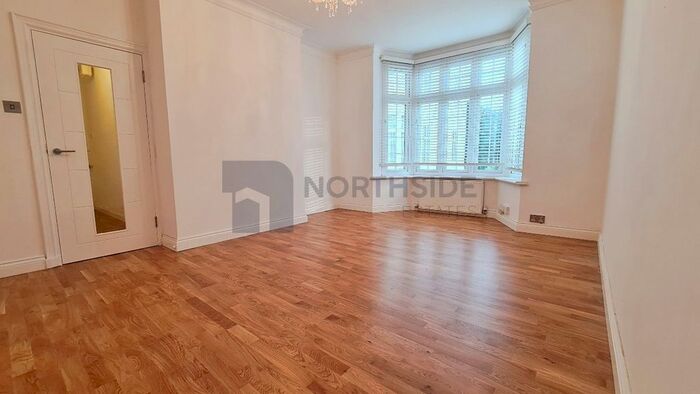 3 Bedroom Flat To Rent In Greystoke Court, Hanger Lane, London, W5