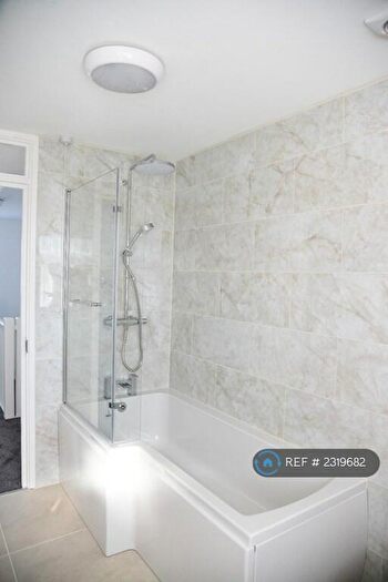 5 Bedroom Semi-Detached House To Rent In Hathway Walk, Bristol, BS5