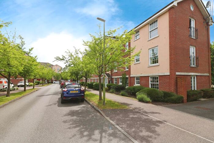 2 Bedroom Flat For Sale In Merrifield Court, Welwyn Garden City, AL7