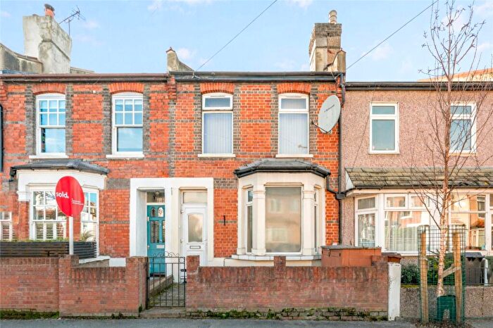 3 Bedroom Terraced House For Sale In Luton Road, Walthamstow, London, E17