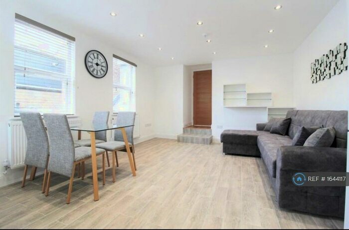 2 Bedroom Flat To Rent In Alexandra Park Road, London, N22