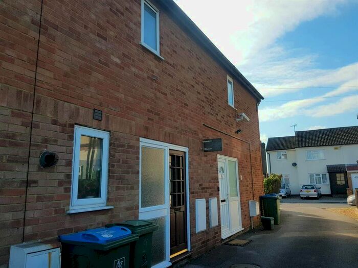 1 Bedroom Flat To Rent In Northern Road, Aylesbury, HP19