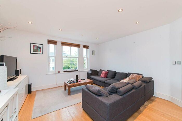 2 Bedroom Apartment To Rent In Uxbridge Road, Kingston Upon Thames, KT1