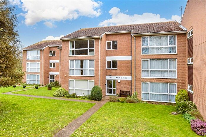 2 Bedroom Flat For Sale In Alpha Road, Birchington, Kent, CT7