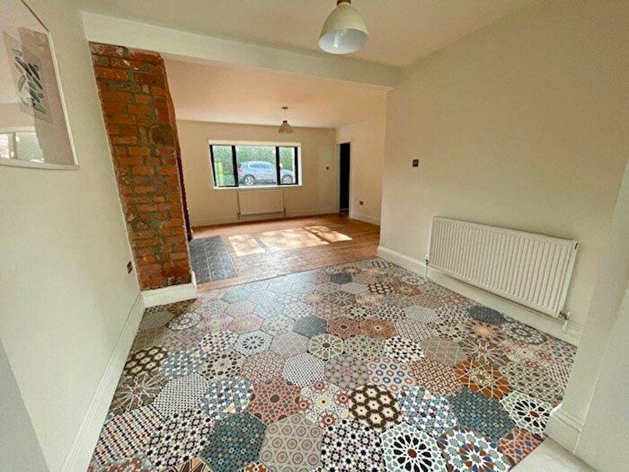 2 Bedroom Cottage To Rent In Laindon Cottage, Ws, SK9